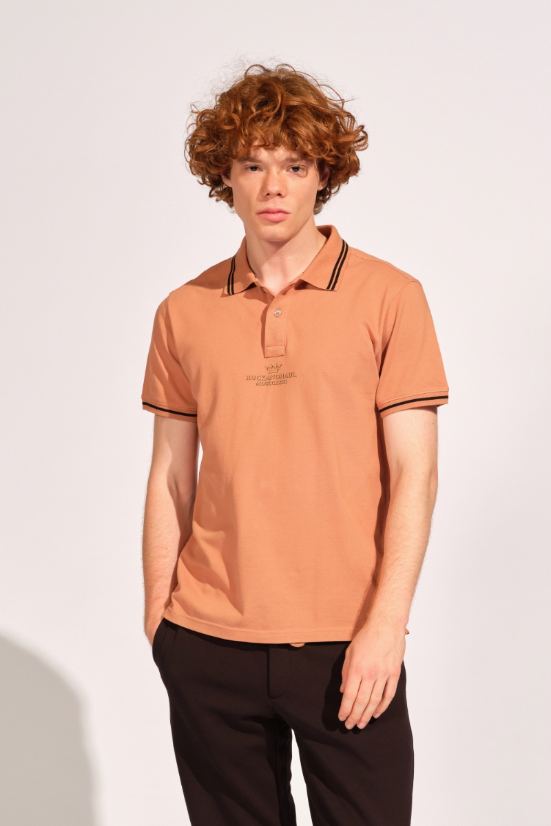 Dunkle Hautfarbe Mann Polo-t-shirt